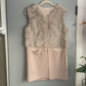 Sleeveless sweater /vest with fur details , size S